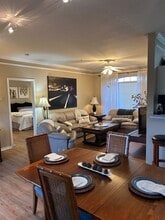 4310 Bayside Village Dr, Unit 201 in Tampa, FL - Foto de edificio - Building Photo