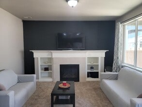 3815 Portside Dr in Bremerton, WA - Building Photo - Building Photo