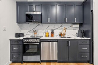 168 McCaul St, Unit SI ID1389233P in Toronto, ON - Building Photo - Building Photo