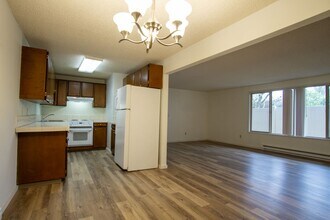9128 SW Becker Dr-Unit -9128 in Portland, OR - Building Photo - Building Photo