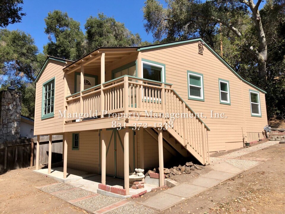 17 Paso Mediano in Carmel Valley, CA - Building Photo
