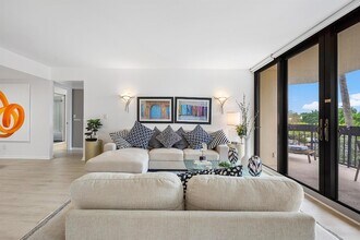 2400 Presidential 204 Way, Unit 204 in West Palm Beach, FL - Building Photo - Building Photo