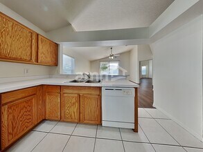 809 15th St NE in Ruskin, FL - Building Photo - Building Photo