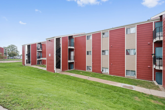 Sunridge Apartments in Englewood, CO - Building Photo - Building Photo