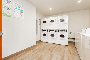 Courtyard 525 Apartments in Las Vegas, NV - Building Photo