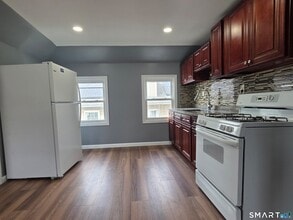 68-70 Westfield Avenue Unit in Bridgeport, CT - Foto de edificio - Building Photo