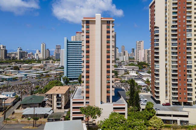 Rainbow Place in Honolulu, HI - Building Photo - Building Photo