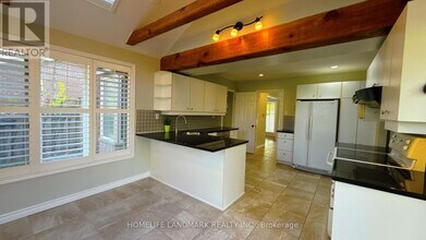 2251 Constance Dr in Oakville, ON - Building Photo - Building Photo