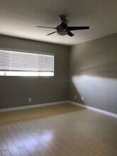 16445 Woodruff Ave in Bellflower, CA - Building Photo - Building Photo
