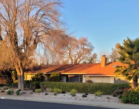 1726 Crescent Dr in Walnut Creek, CA - Foto de edificio - Building Photo