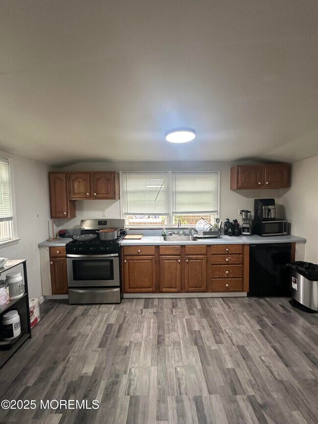 276 Linden Ave in Middletown, NJ - Building Photo - Building Photo