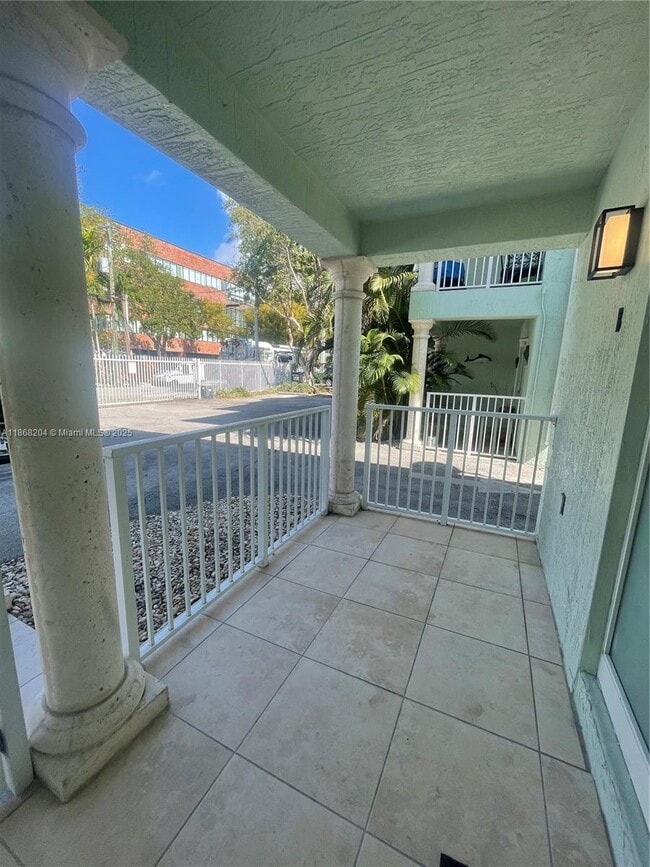 2756 W Trade Ave in Miami, FL - Building Photo - Building Photo