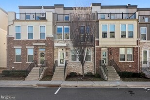 14583 Lakestone Dr in Chantilly, VA - Building Photo