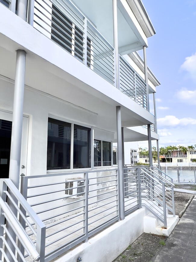 8025 Crespi Blvd in Miami Beach, FL - Building Photo - Primary Photo