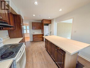 262 Alscot Crescent in Oakville, ON - Building Photo - Building Photo