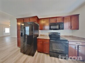 1037 Dwight Eisenhower Way in Clarksville, TN - Building Photo - Building Photo