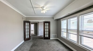827 W Jefferson St in Joliet, IL - Building Photo - Building Photo