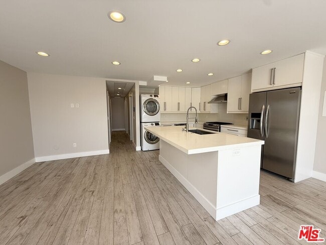6955 Trolleyway S in Los Angeles, CA - Building Photo - Building Photo
