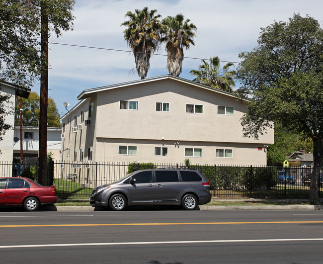 8307 Zelzah Ave in Northridge, CA - Building Photo - Building Photo