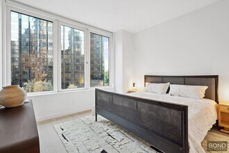 1 W 60th St in New York, NY - Building Photo - Building Photo