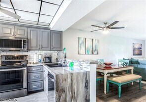 651 W Elkcam Cir in Marco Island, FL - Building Photo