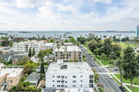 Chateau Lisa in Long Beach, CA - Foto de edificio - Building Photo