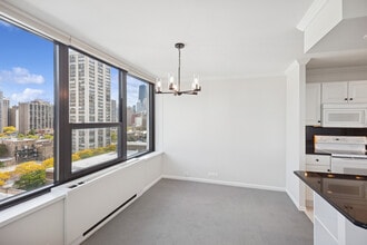 1560 N Sandburg Ter, Unit 1412 in Chicago, IL - Building Photo - Building Photo