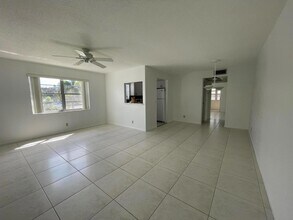 343 Windsor O in West Palm Beach, FL - Foto de edificio - Building Photo