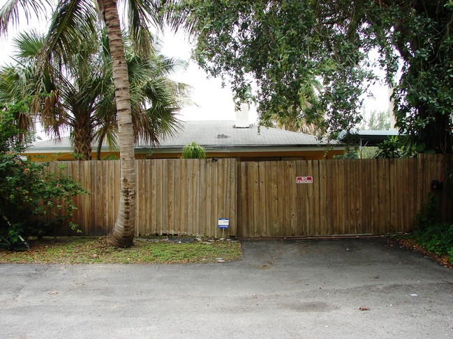 1224 Coontie Ct in Fort Lauderdale, FL - Building Photo - Building Photo