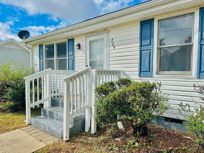 725 N Privette St in Zebulon, NC - Building Photo - Building Photo