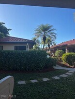 2093 Pine Isle Ln in Naples, FL - Building Photo