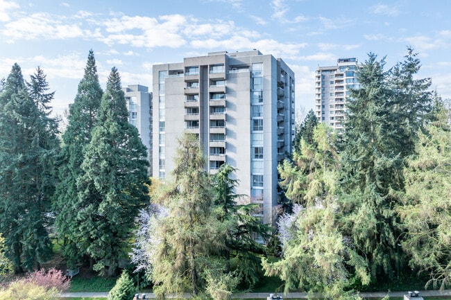 Halifax Towers in Burnaby, BC - Building Photo - Building Photo