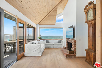 21422 Pacific Coast Hwy in Malibu, CA - Building Photo - Building Photo