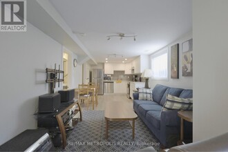 1217 Norman Ct in Oshawa, ON - Building Photo - Building Photo