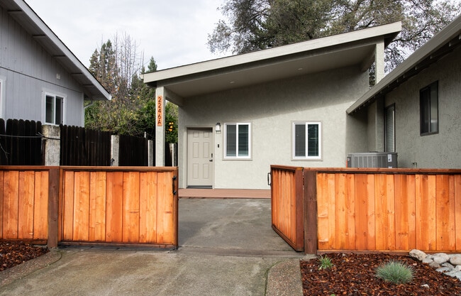 2246 Morlan Dr in Napa, CA - Building Photo - Building Photo