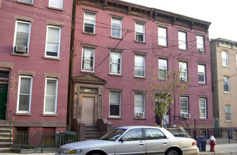 242 2nd St in Jersey City, NJ - Building Photo - Building Photo