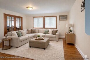 298 Pacific Ave in Staten Island, NY - Building Photo