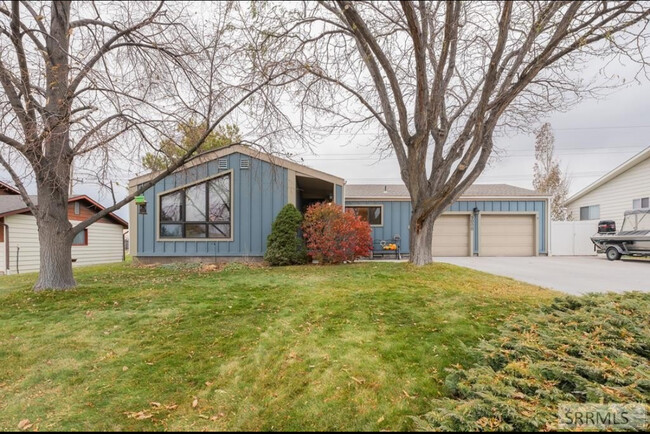 5000 Pleasant View Dr in Pocatello, ID - Building Photo - Building Photo