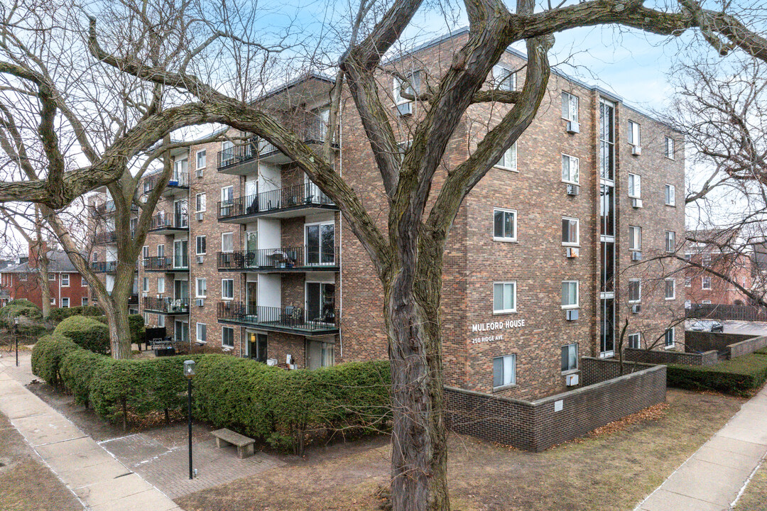 250 Ridge Ave in Evanston, IL - Foto de edificio