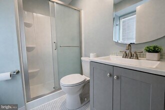 6046 Bonnie Bern Ct in Burke, VA - Building Photo - Building Photo