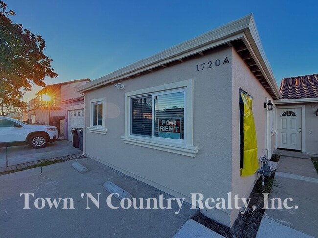 property at 1720 Cherokee Dr