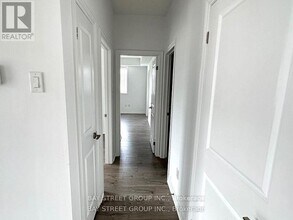 2333 Sawgrass Dr in Oakville, ON - Building Photo - Building Photo