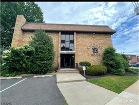 45 Hussa St in Linden, NJ - Building Photo