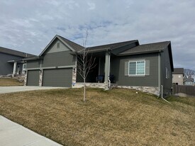 1914 Hummingbird Dr in Bellevue, NE - Building Photo