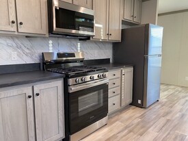 1223 Wellington Dr in Mt. Pleasant, MI - Building Photo