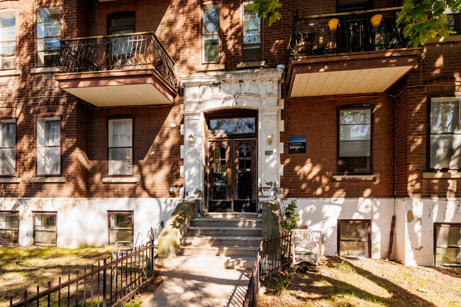2349 De Melrose Av in Montréal, QC - Building Photo - Building Photo