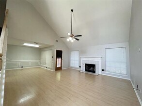 2114 Montclair Ln in Lewisville, TX - Building Photo - Building Photo