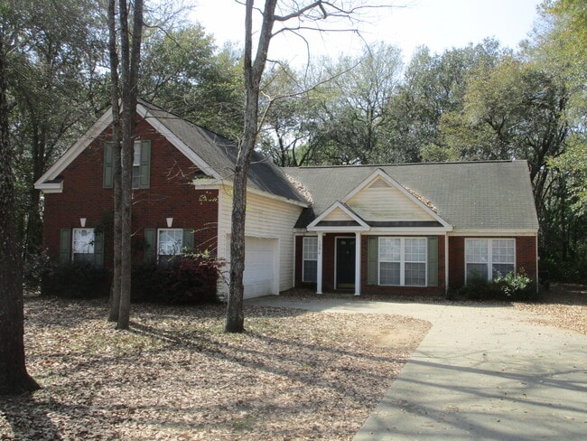 1350 Monterey Dr in Sumter, SC - Foto de edificio - Building Photo