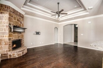 136 Flying Diamond Dr in Springtown, TX - Foto de edificio - Building Photo