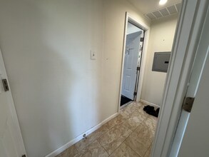 127 Marbly Ave in Daly City, CA - Foto de edificio - Building Photo